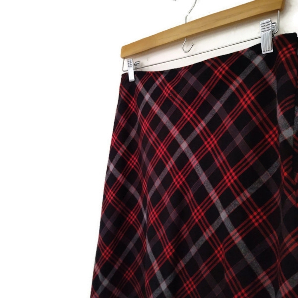 Plaid Maxi Skirt Office Academia Modest Red Black And Grey Plaid Size 12 Large - Picture 2 of 3
